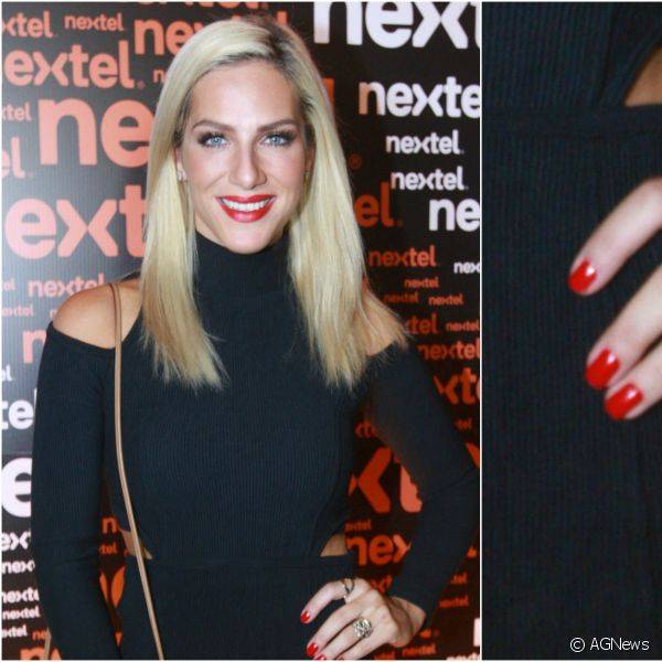 Para evento de empresa de telefonia, Giovanna Ewbank combinou o batom vermelho com unhas da mesma tonalidade